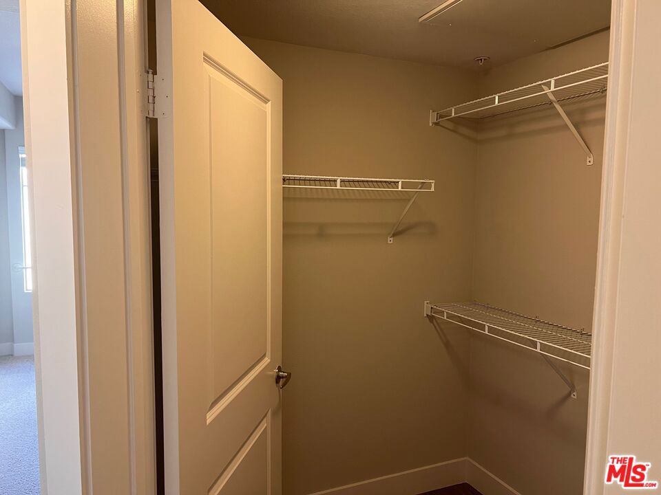 1040 Glendon Avenue 4106 Property Photo 13
