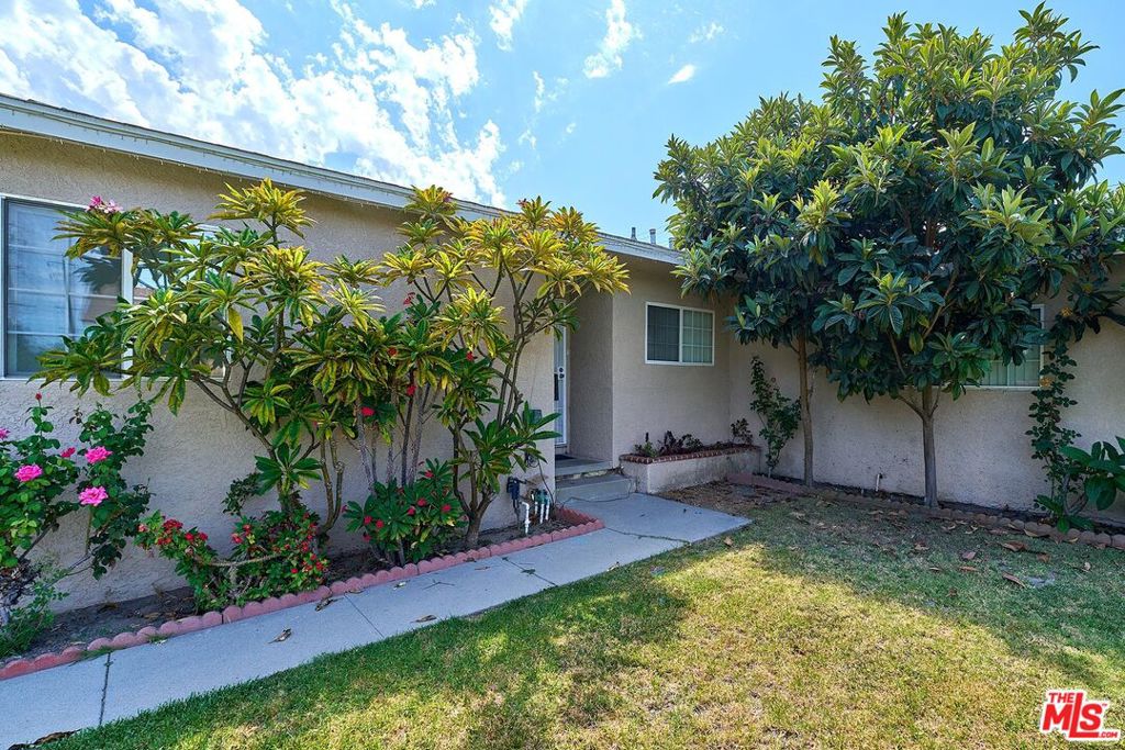 1436 W Valencia Drive Property Photo 1