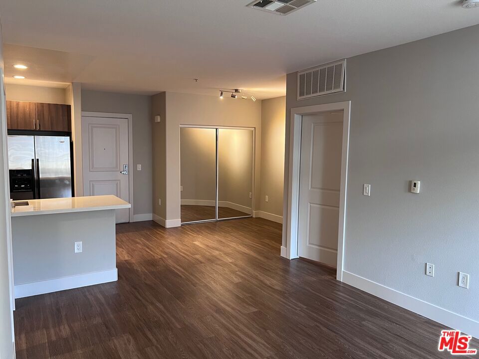 1040 Glendon Avenue 5109 Property Photo 3