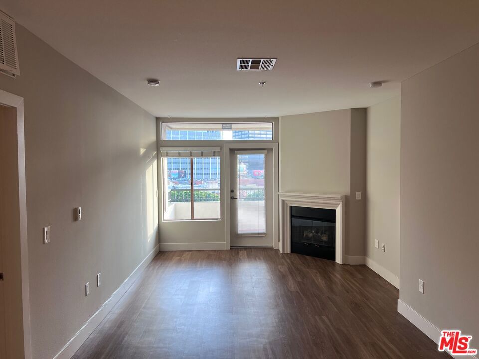 1040 Glendon Avenue 5109 Property Photo 5