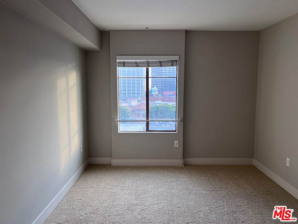 1040 Glendon Avenue 5109 Property Photo 6