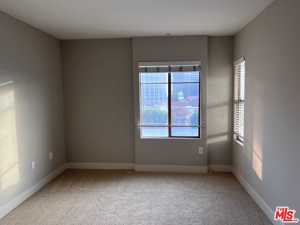 1040 Glendon Avenue 5109 Property Photo 7