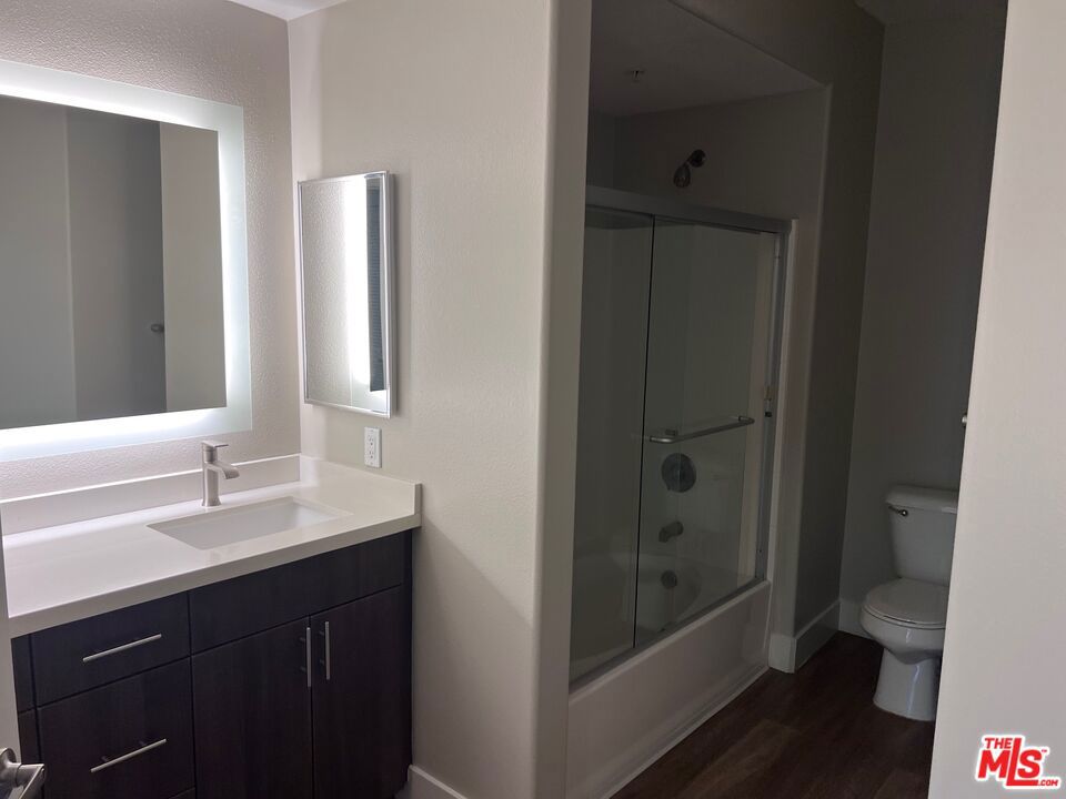 1040 Glendon Avenue 5109 Property Photo 10