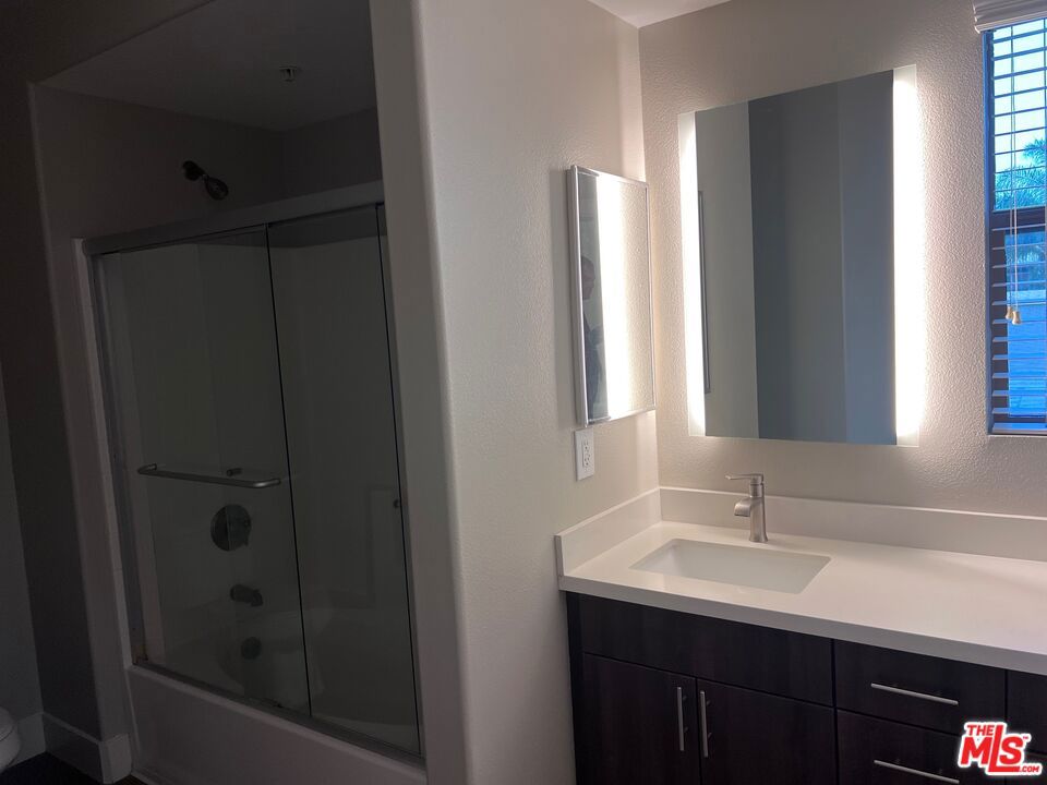 1040 Glendon Avenue 5109 Property Photo 11