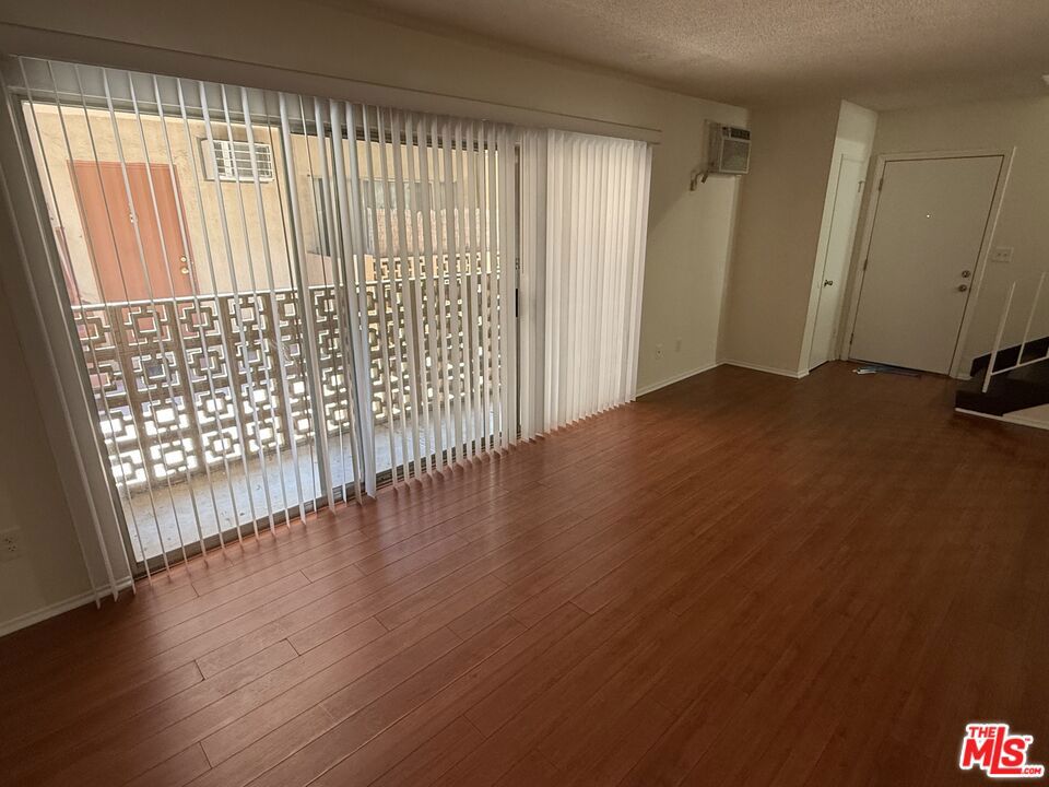 18444 Collins Street 4 Property Photo 3