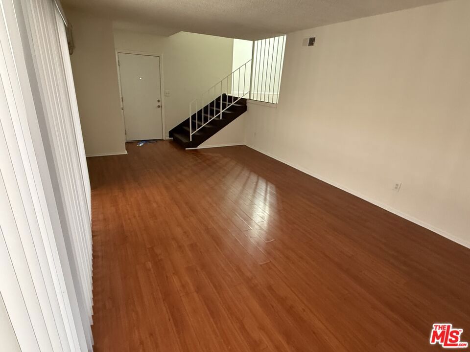 18444 Collins Street 4 Property Photo 4