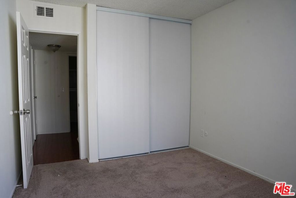 18444 Collins Street 4 Property Photo 10