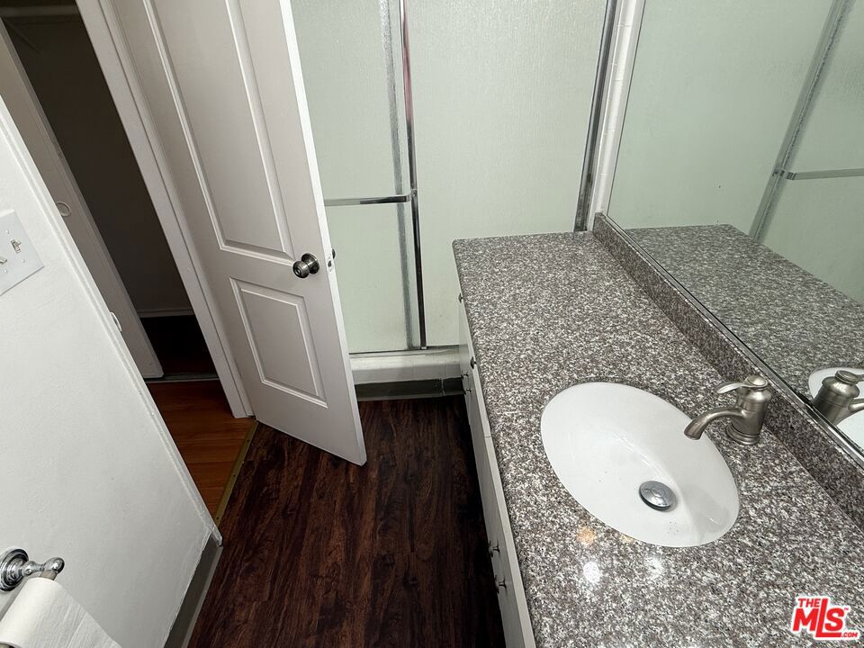 18444 Collins Street 4 Property Photo 11
