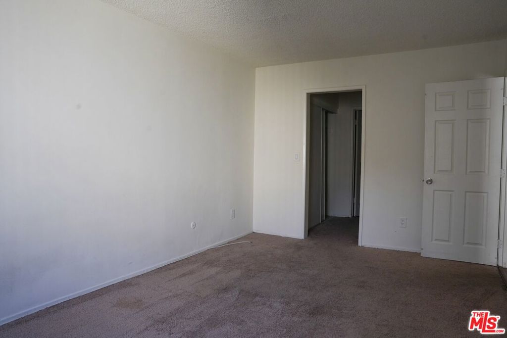 18444 Collins Street 4 Property Photo 13