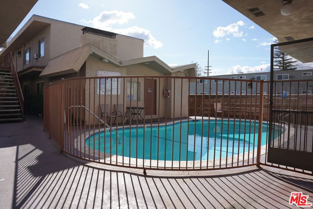 18444 Collins Street 4 Property Photo 15