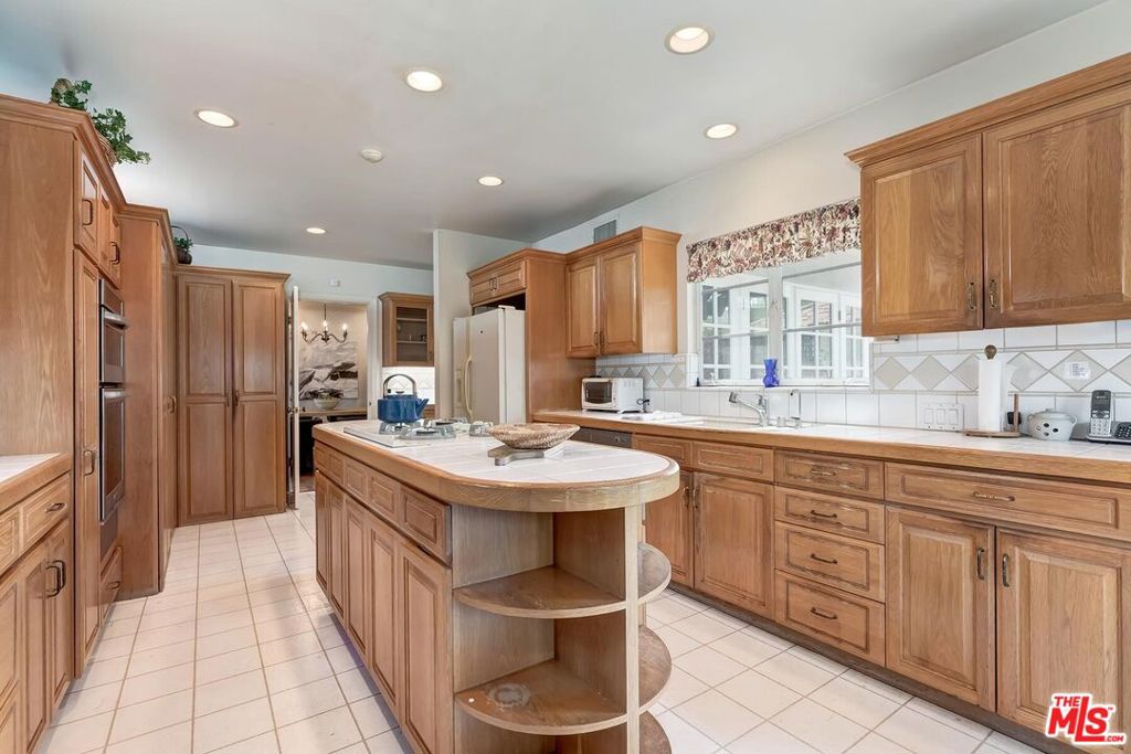 169 S Gretna Green Way Property Photo 14