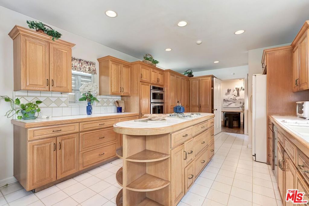169 S Gretna Green Way Property Photo 15