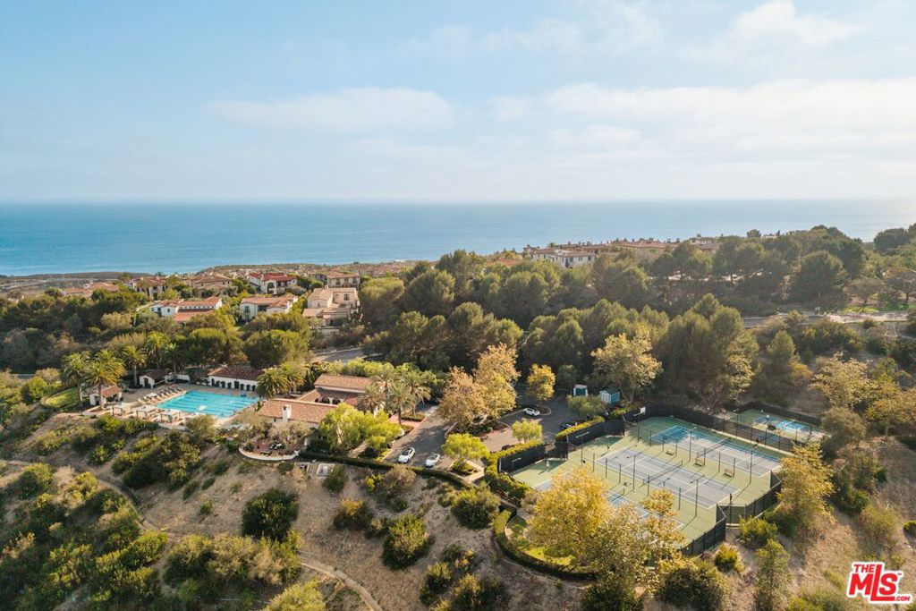 18 Swimmers Point Property Photo 29