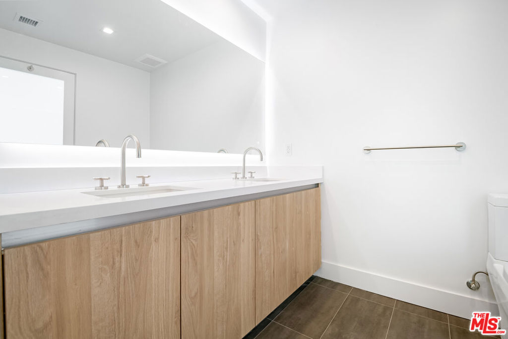 8555 Colgate Avenue 402 Property Photo 10