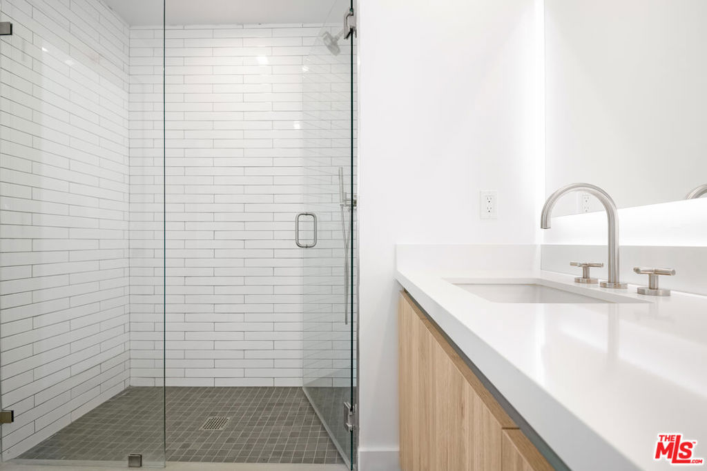 8555 Colgate Avenue 402 Property Photo 11