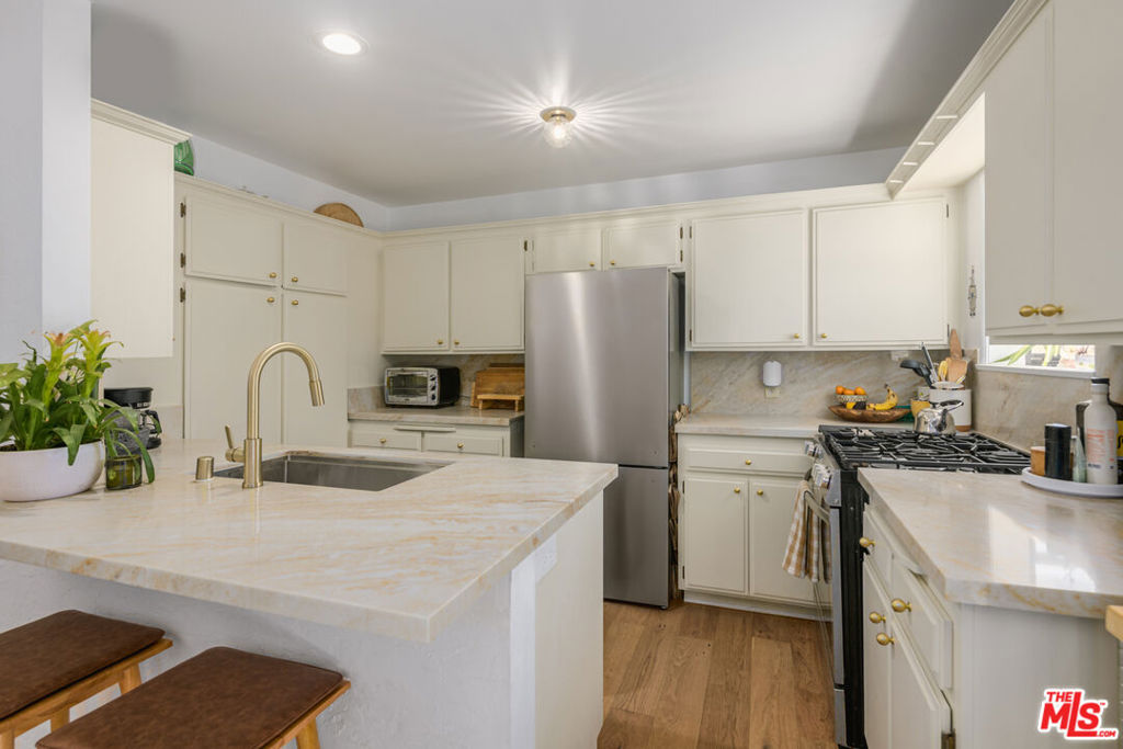 4035 Wade Street B Property Photo 2