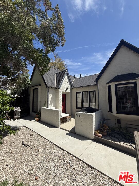 750 N Martel Avenue Property Photo 1