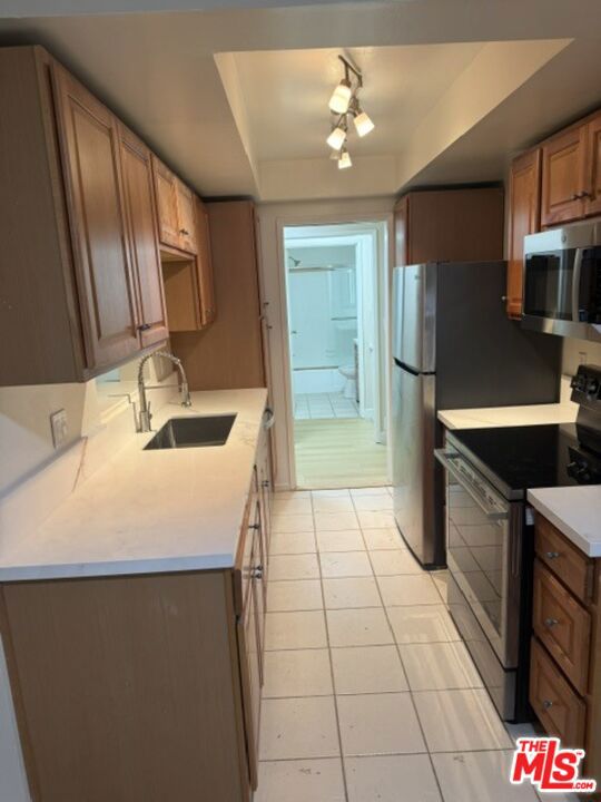 1128 Ocean Park Boulevard 101 Property Photo 3