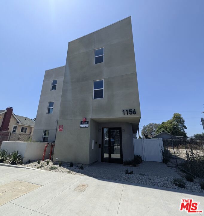 1156 W Florence Avenue Property Photo 1