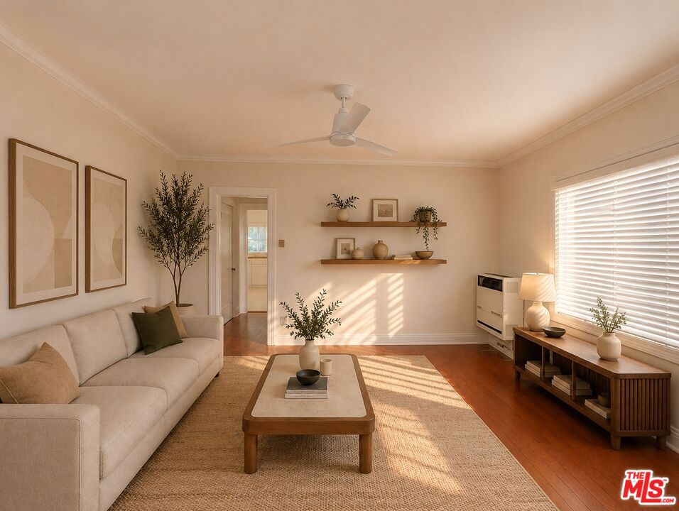 5942 Carlton Way Property Photo 4