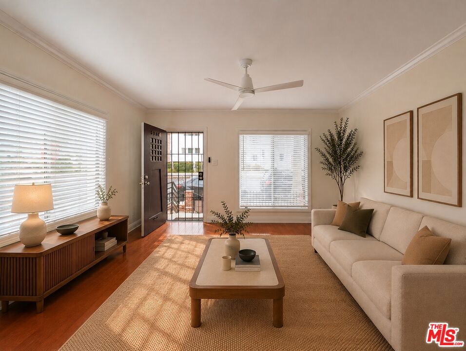 5942 Carlton Way Property Photo 5