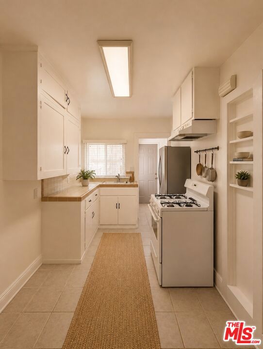 5942 Carlton Way Property Photo 6
