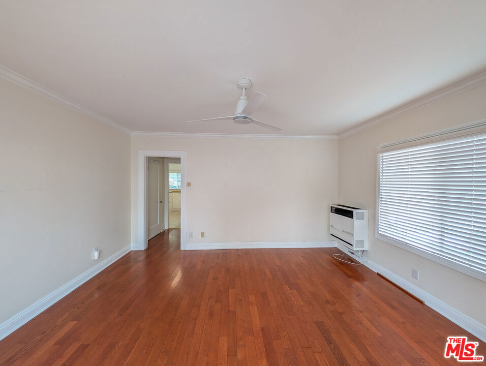 5942 Carlton Way Property Photo 10