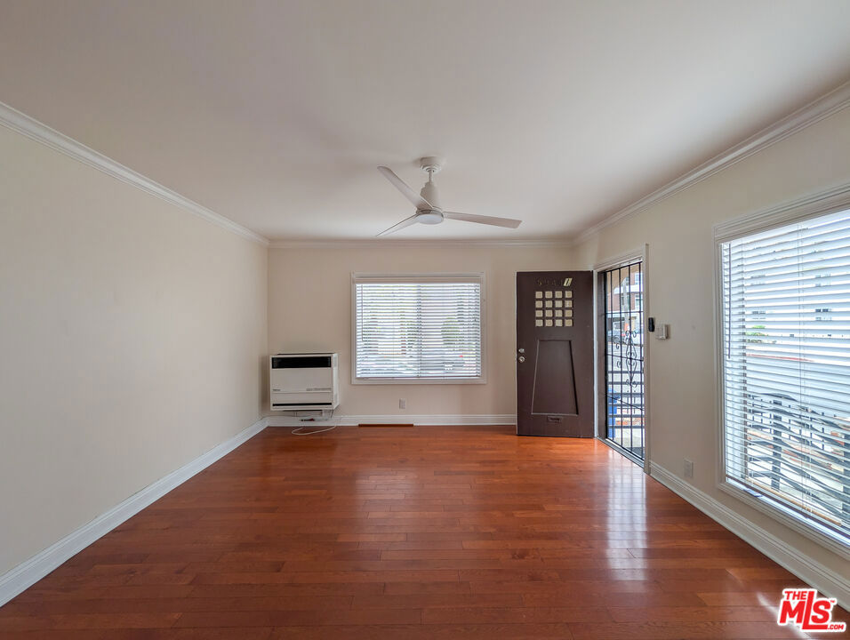 5942 Carlton Way Property Photo 11