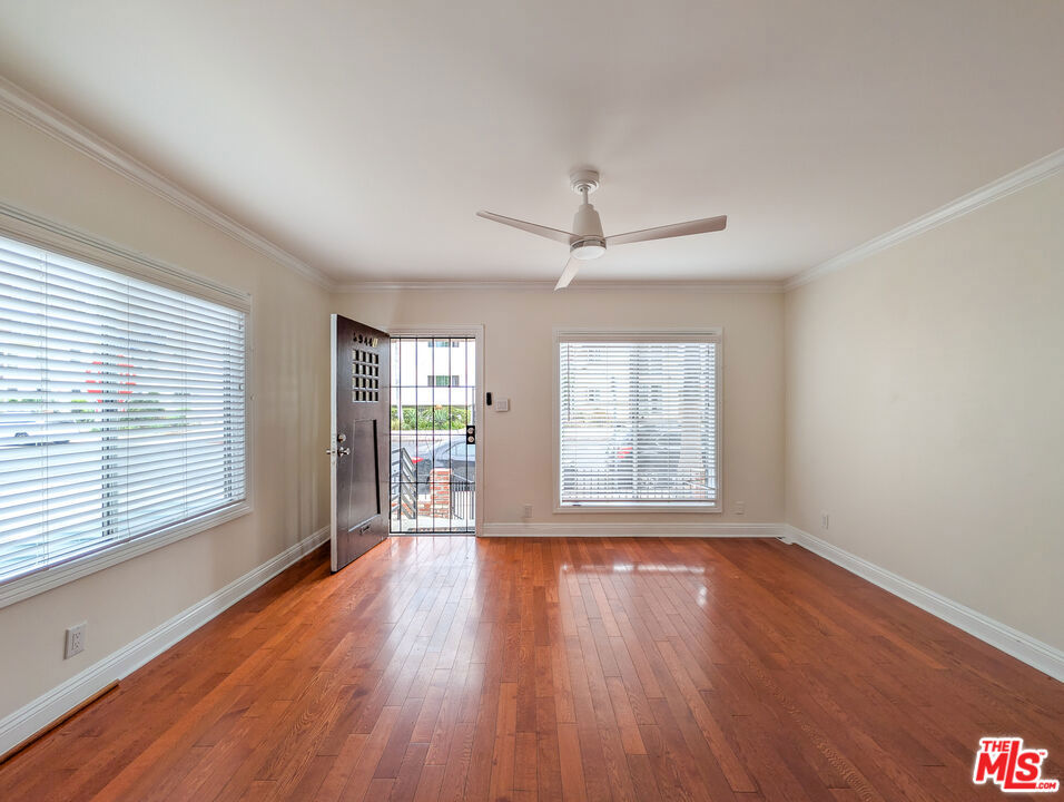 5942 Carlton Way Property Photo 12