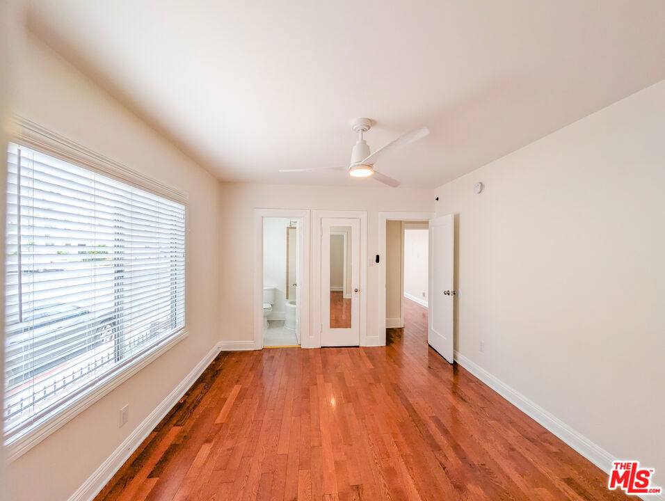 5942 Carlton Way Property Photo 13