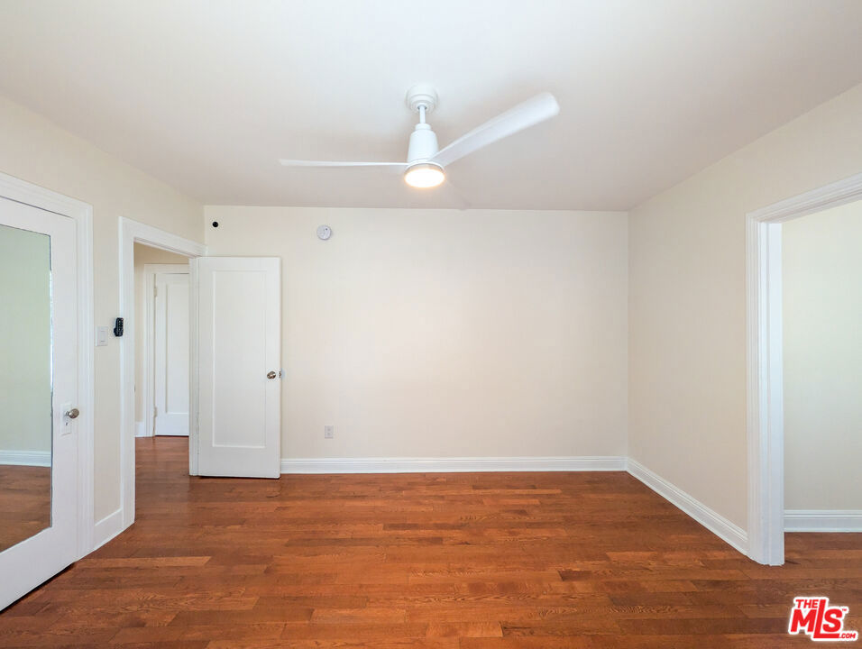 5942 Carlton Way Property Photo 14