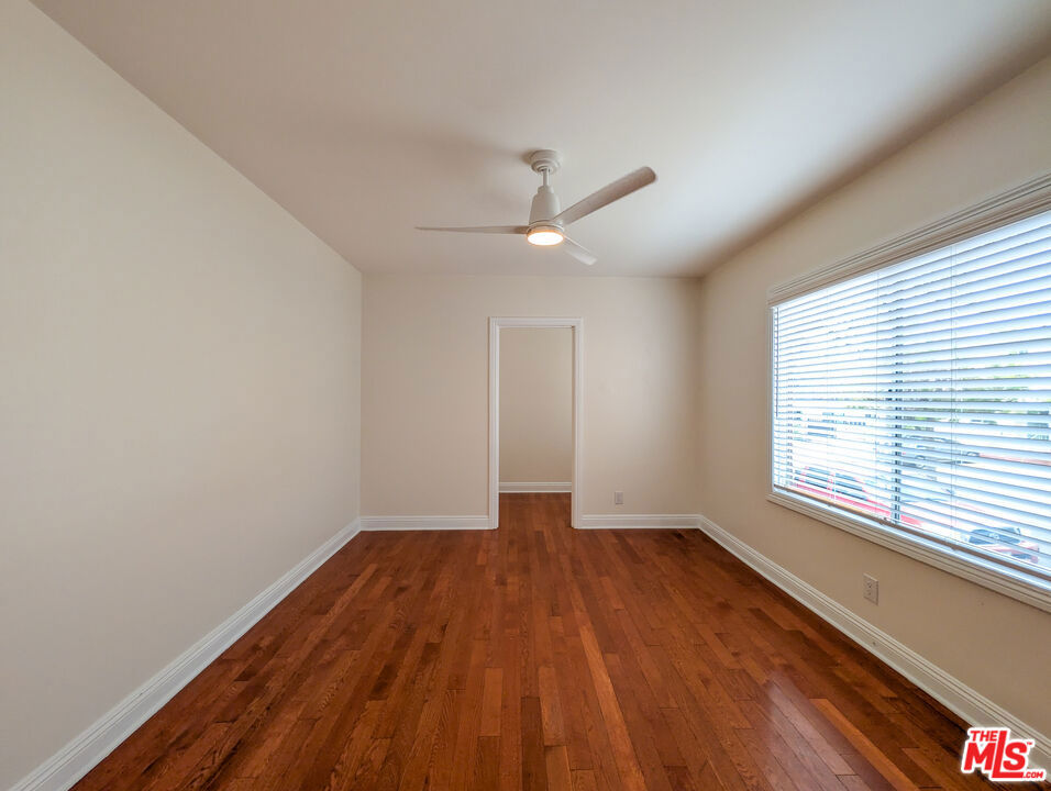 5942 Carlton Way Property Photo 16