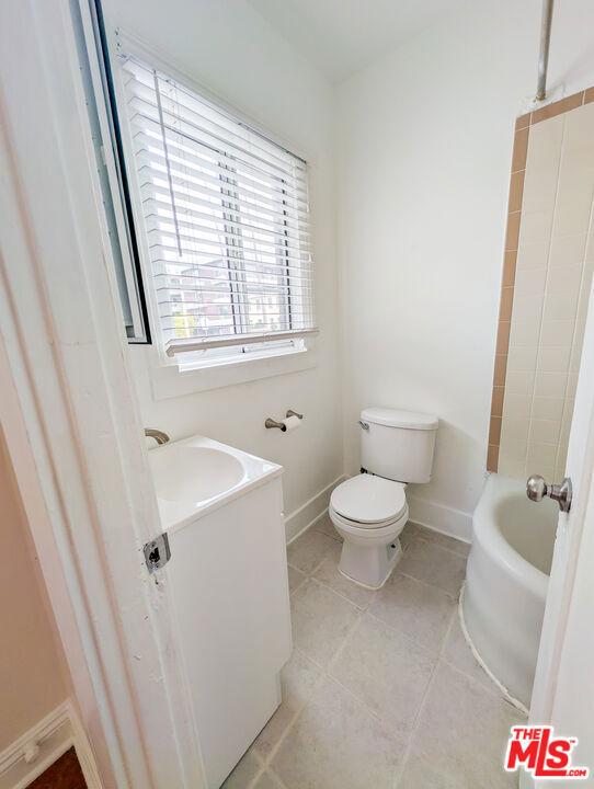 5942 Carlton Way Property Photo 18