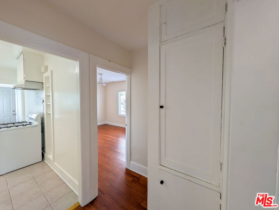 5942 Carlton Way Property Photo 19