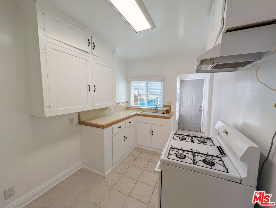 5942 Carlton Way Property Photo 20