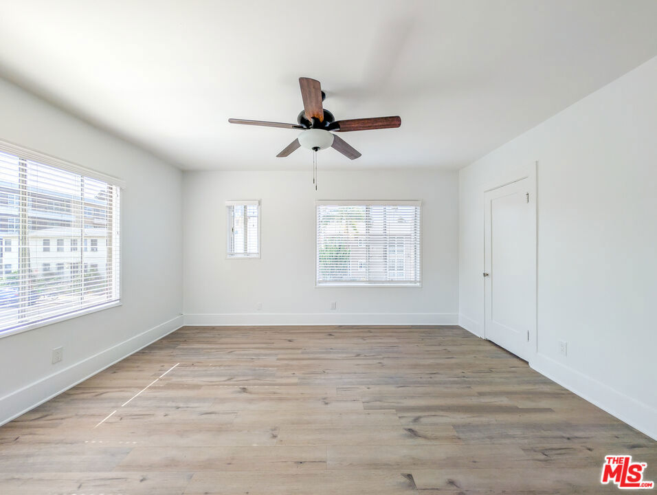 5942 Carlton Way Property Photo 28