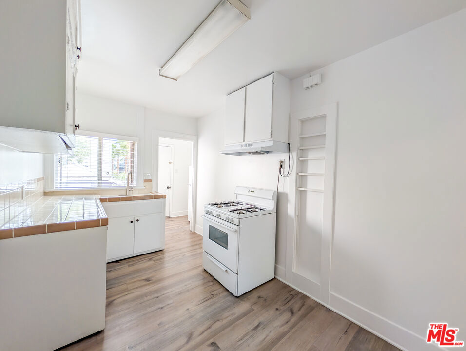 5942 Carlton Way Property Photo 31