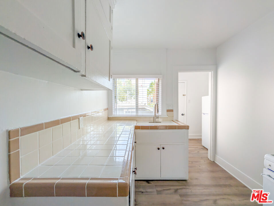 5942 Carlton Way Property Photo 32