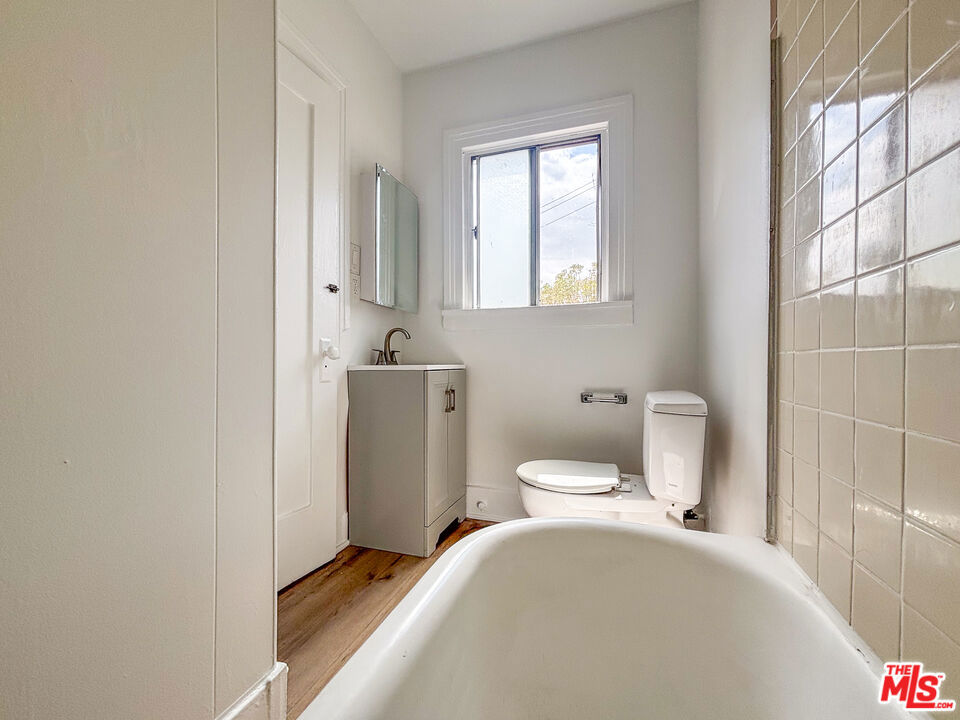 5942 Carlton Way Property Photo 35