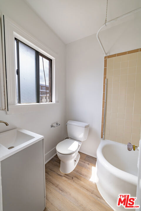 5942 Carlton Way Property Photo 36