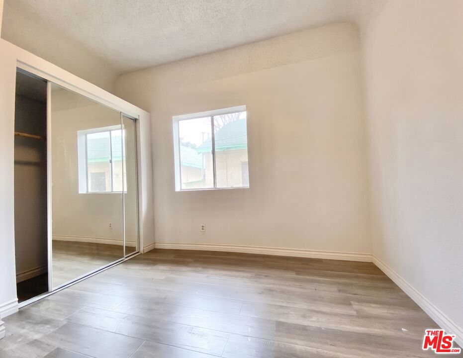 1419 W 36th Street Property Photo 6