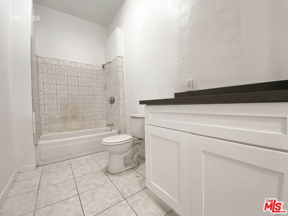 1419 W 36th Street Property Photo 7