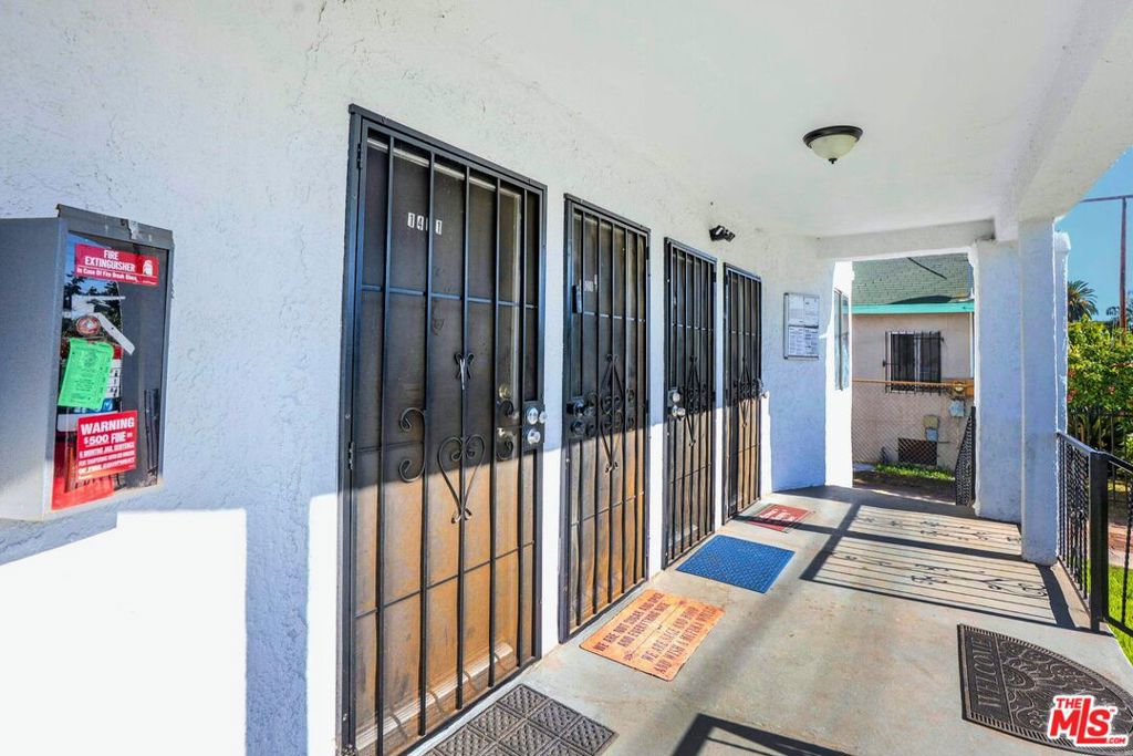 1419 W 36th Street Property Photo 10