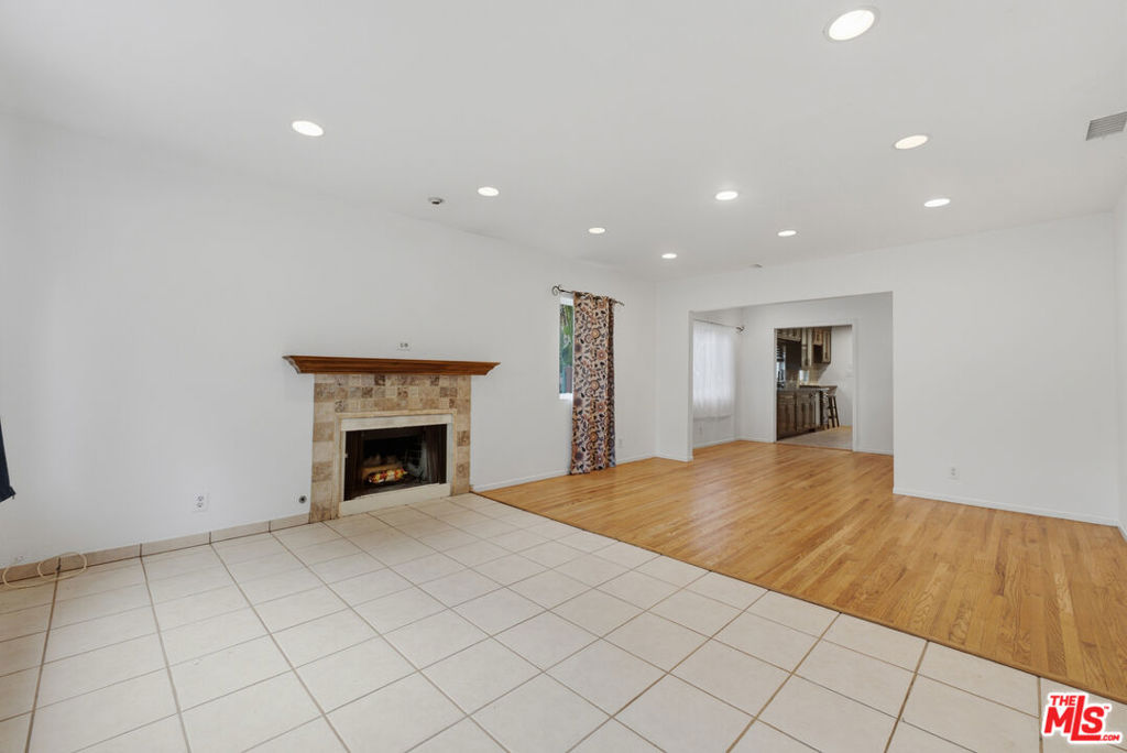 6229 Canobie Avenue Property Photo 8