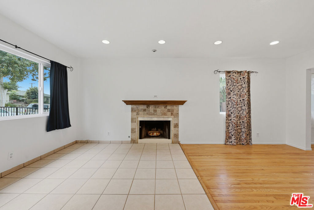 6229 Canobie Avenue Property Photo 10