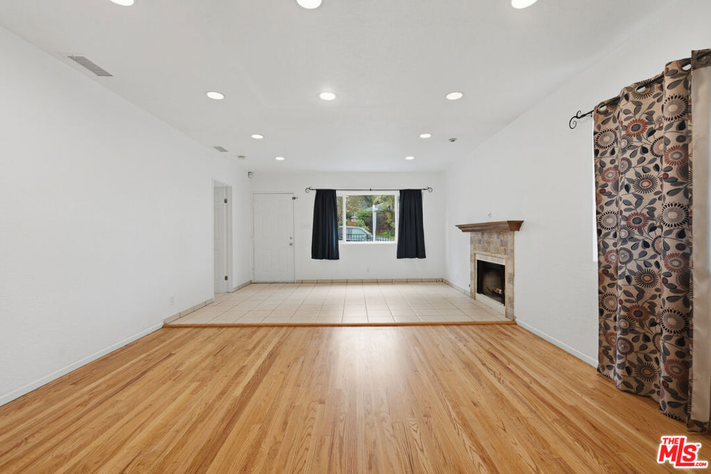 6229 Canobie Avenue Property Photo 12