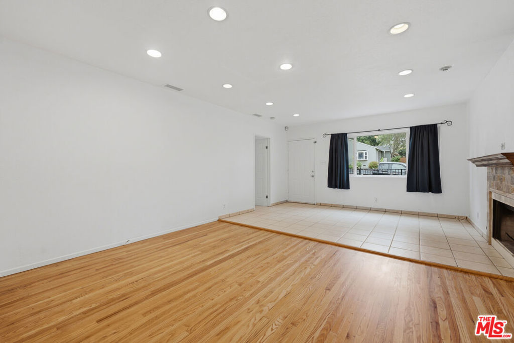6229 Canobie Avenue Property Photo 17