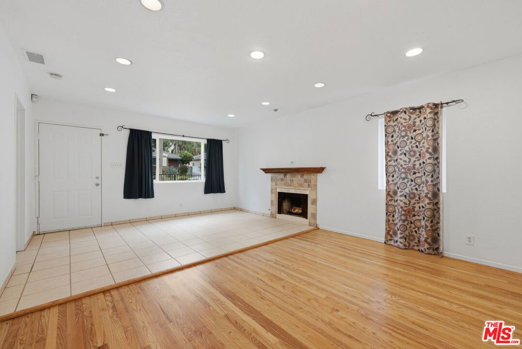 6229 Canobie Avenue Property Photo 18