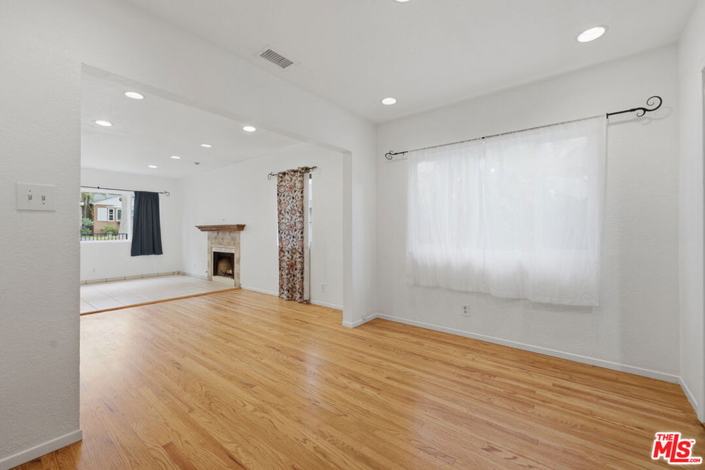6229 Canobie Avenue Property Photo 23