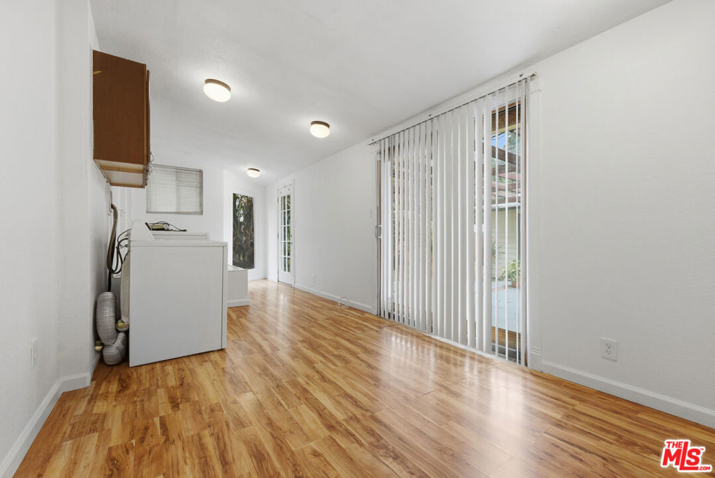 6229 Canobie Avenue Property Photo 33